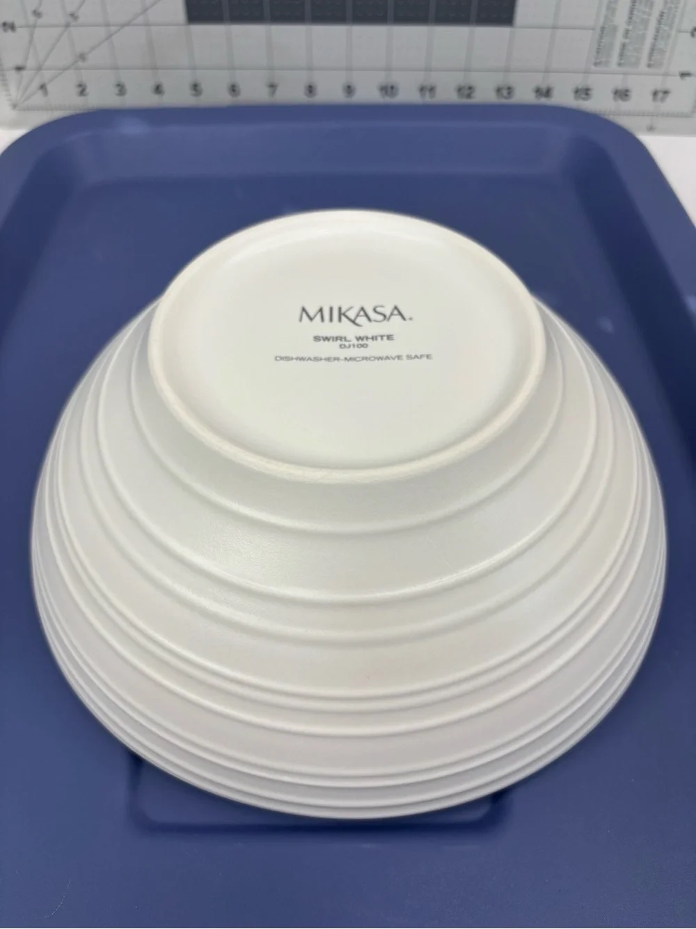 Mikasa Swirl White DJ100 Ceramic Serving Bowl‎